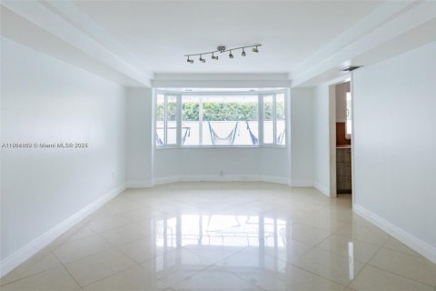 Villa ou maison à vendre à Miami Lakes, Floride: 4 chambres, 327.76 m2 № 1955398 - photo 6