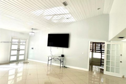 Villa ou maison à vendre à Miami Lakes, Floride: 4 chambres, 327.76 m2 № 1955398 - photo 20
