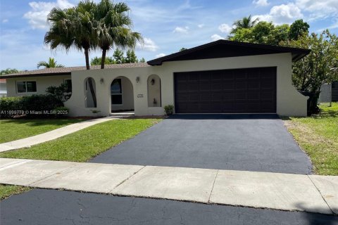 Купить виллу или дом в Майами, Флорида 4 спальни, 170.57м2, № 1954006 - фото 2