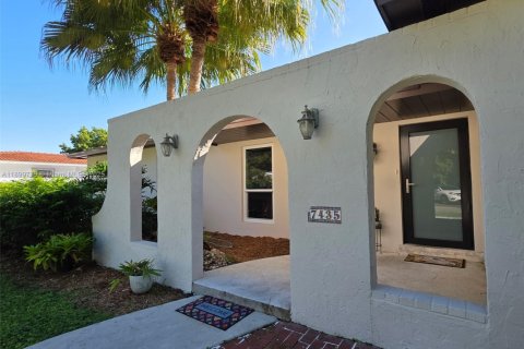 Купить виллу или дом в Майами, Флорида 4 спальни, 170.57м2, № 1954006 - фото 4