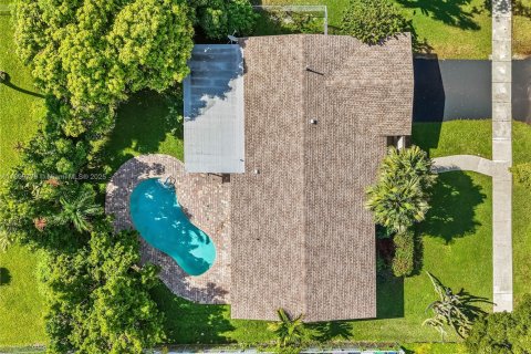 House in Miami, Florida 4 bedrooms, 170.57 sq.m. № 1954006 - photo 1