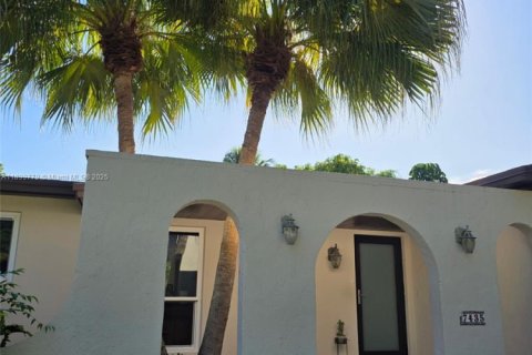 Купить виллу или дом в Майами, Флорида 4 спальни, 170.57м2, № 1954006 - фото 3