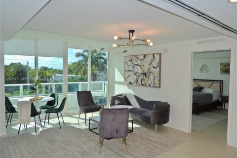 Copropriété à louer à Bay Harbor Islands, Floride: 2 chambres, 133.22 m2 № 2154935 - photo 2
