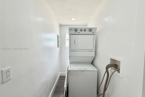 Villa ou maison à vendre à Hialeah, Floride: 3 chambres, 92.9 m2 № 2189346 - photo 14