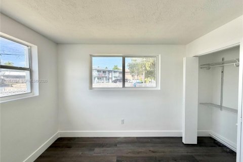 Villa ou maison à vendre à Hialeah, Floride: 3 chambres, 92.9 m2 № 2189346 - photo 28