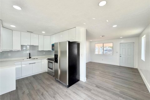 Villa ou maison à vendre à Hialeah, Floride: 3 chambres, 92.9 m2 № 2189346 - photo 8