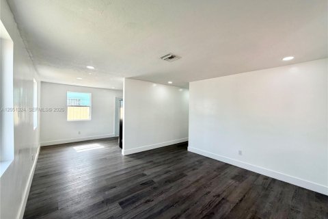 Villa ou maison à vendre à Hialeah, Floride: 3 chambres, 92.9 m2 № 2189346 - photo 4