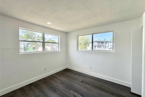 Villa ou maison à vendre à Hialeah, Floride: 3 chambres, 92.9 m2 № 2189346 - photo 25