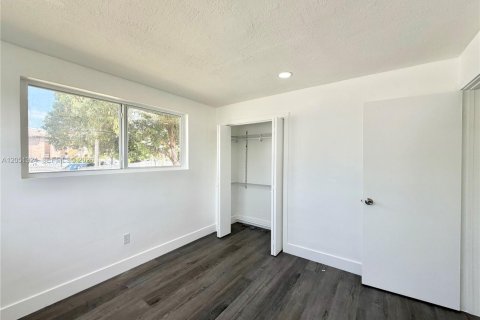 Villa ou maison à vendre à Hialeah, Floride: 3 chambres, 92.9 m2 № 2189346 - photo 26