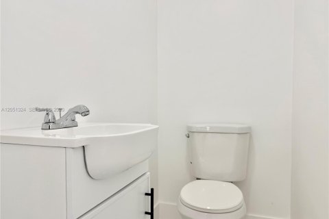 Villa ou maison à vendre à Hialeah, Floride: 3 chambres, 92.9 m2 № 2189346 - photo 24