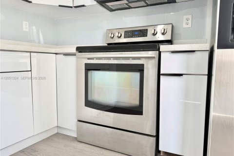 Villa ou maison à vendre à Hialeah, Floride: 3 chambres, 92.9 m2 № 2189346 - photo 3