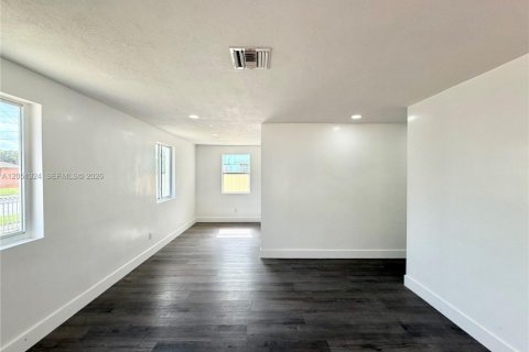 Villa ou maison à vendre à Hialeah, Floride: 3 chambres, 92.9 m2 № 2189346 - photo 10