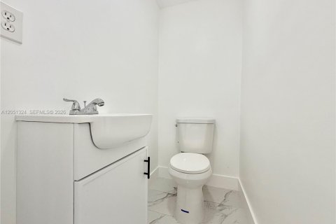 Villa ou maison à vendre à Hialeah, Floride: 3 chambres, 92.9 m2 № 2189346 - photo 23