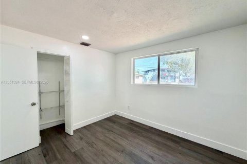 Villa ou maison à vendre à Hialeah, Floride: 3 chambres, 92.9 m2 № 2189346 - photo 17