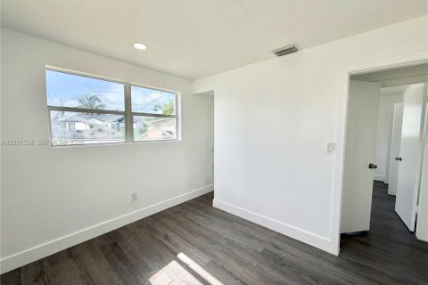 Villa ou maison à vendre à Hialeah, Floride: 3 chambres, 92.9 m2 № 2189346 - photo 21