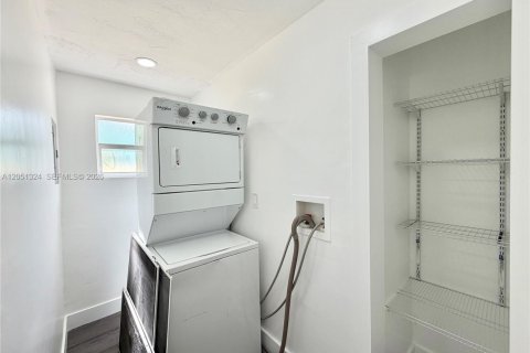 Villa ou maison à vendre à Hialeah, Floride: 3 chambres, 92.9 m2 № 2189346 - photo 15