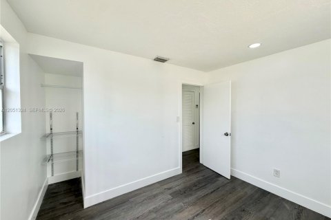 Villa ou maison à vendre à Hialeah, Floride: 3 chambres, 92.9 m2 № 2189346 - photo 22