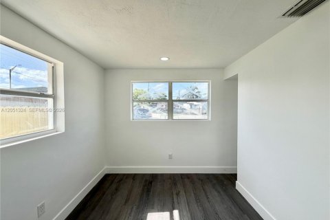 Villa ou maison à vendre à Hialeah, Floride: 3 chambres, 92.9 m2 № 2189346 - photo 20