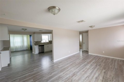 Casa en alquiler en Holiday, Florida, 3 dormitorios, 114.08 m2 № 1919767 - foto 2