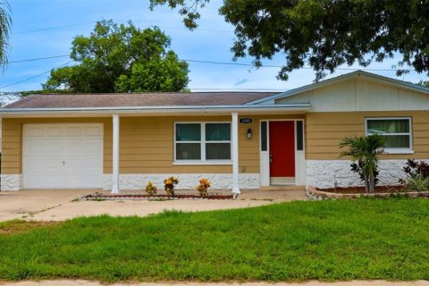 Casa en alquiler en Holiday, Florida, 3 dormitorios, 114.08 m2 № 1919767 - foto 1