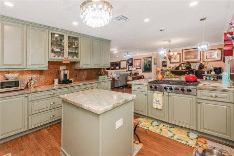 Villa ou maison à vendre à Plantation, Floride: 4 chambres, 205.31 m2 № 2432230 - photo 6