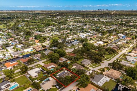 Villa ou maison à vendre à Plantation, Floride: 4 chambres, 205.31 m2 № 2432230 - photo 13