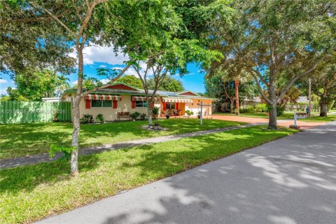 Villa ou maison à vendre à Plantation, Floride: 4 chambres, 205.31 m2 № 2432230 - photo 2