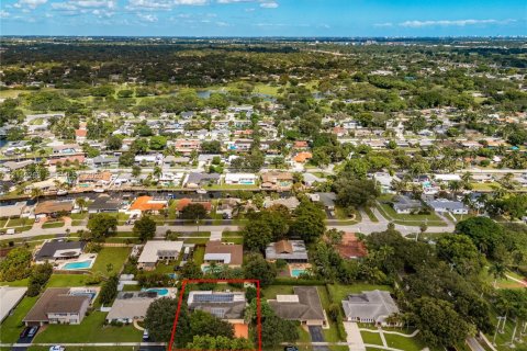 Villa ou maison à vendre à Plantation, Floride: 4 chambres, 205.31 m2 № 2432230 - photo 10