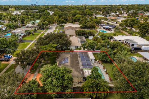 Villa ou maison à vendre à Plantation, Floride: 4 chambres, 205.31 m2 № 2432230 - photo 19