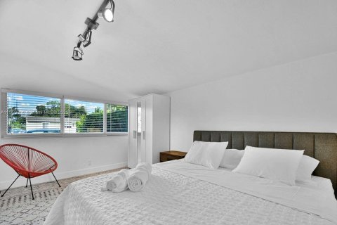 House in Fort Lauderdale, Florida 4 bedrooms, 193.42 sq.m. № 1887732 - photo 12