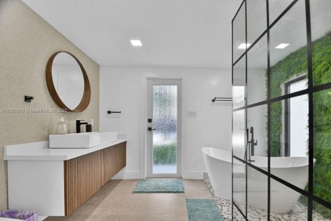 House in Fort Lauderdale, Florida 4 bedrooms, 193.42 sq.m. № 1887732 - photo 6