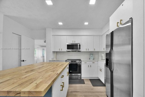 House in Fort Lauderdale, Florida 4 bedrooms, 193.42 sq.m. № 1887732 - photo 21