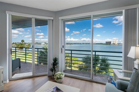 Condominio en venta en Saint Petersburg, Florida, 2 dormitorios, 117.52 m2 № 2421901 - foto 3