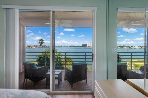 Condominio en venta en Saint Petersburg, Florida, 2 dormitorios, 117.52 m2 № 2421901 - foto 30