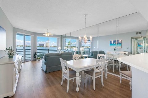 Condominio en venta en Saint Petersburg, Florida, 2 dormitorios, 117.52 m2 № 2421901 - foto 12