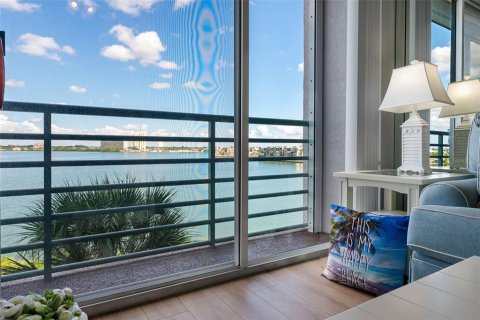 Condominio en venta en Saint Petersburg, Florida, 2 dormitorios, 117.52 m2 № 2421901 - foto 10