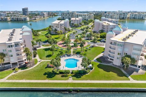 Condominio en Saint Petersburg, Florida, 2 dormitorios  № 2421901