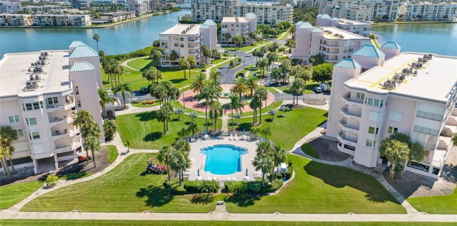 Condominio en Saint Petersburg, Florida, 2 dormitorios № 2421901