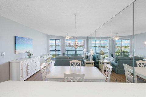 Condominio en venta en Saint Petersburg, Florida, 2 dormitorios, 117.52 m2 № 2421901 - foto 18