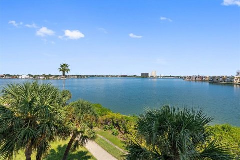 Condominio en venta en Saint Petersburg, Florida, 2 dormitorios, 117.52 m2 № 2421901 - foto 8