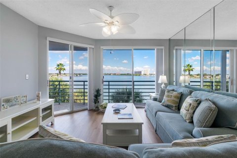 Condominio en venta en Saint Petersburg, Florida, 2 dormitorios, 117.52 m2 № 2421901 - foto 9