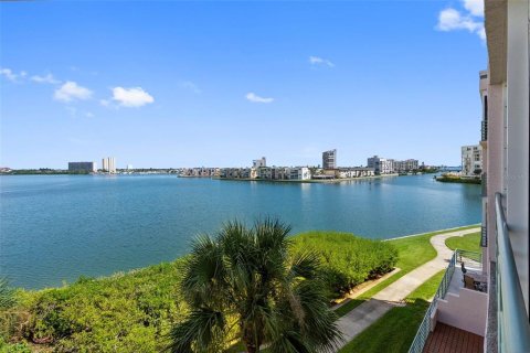 Condominio en venta en Saint Petersburg, Florida, 2 dormitorios, 117.52 m2 № 2421901 - foto 27