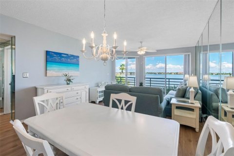 Condominio en venta en Saint Petersburg, Florida, 2 dormitorios, 117.52 m2 № 2421901 - foto 13