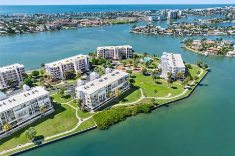 Condominio en venta en Saint Petersburg, Florida, 2 dormitorios, 117.52 m2 № 2421901 - foto 7