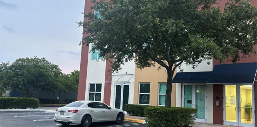 Oficina en Hialeah, Florida № 1029685