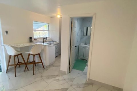 Снять в аренду виллу или дом в Холливуд, Флорида 241.08м2, № 1943757 - фото 2