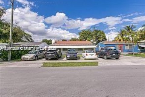 Снять в аренду виллу или дом в Холливуд, Флорида 241.08м2, № 1943757 - фото 1