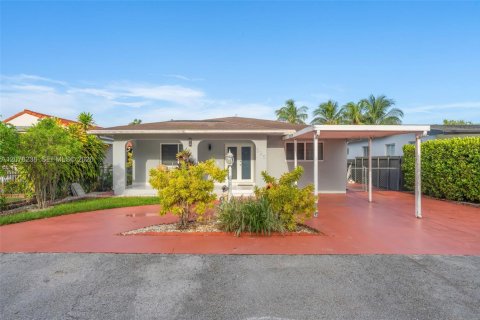 House in Miami, Florida 3 bedrooms, 188.13 sq.m. № 2326897
