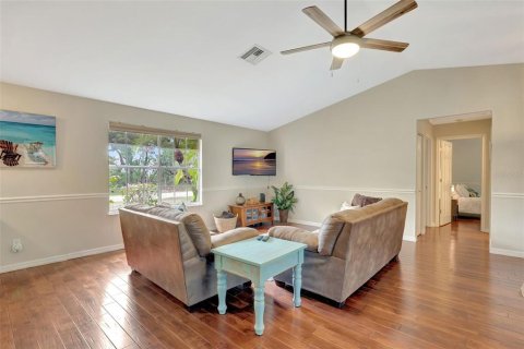 House in Port Charlotte, Florida 3 bedrooms, 170.57 sq.m. № 1749267 - photo 8