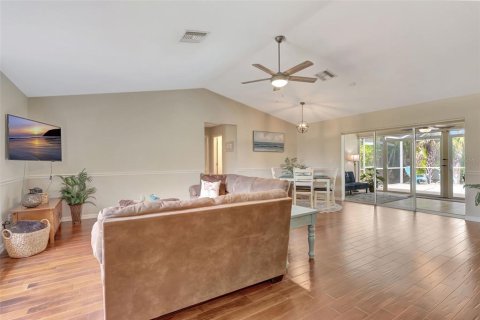 House in Port Charlotte, Florida 3 bedrooms, 170.57 sq.m. № 1749267 - photo 6